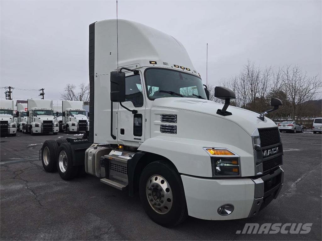 Mack AN64T Vlačilci