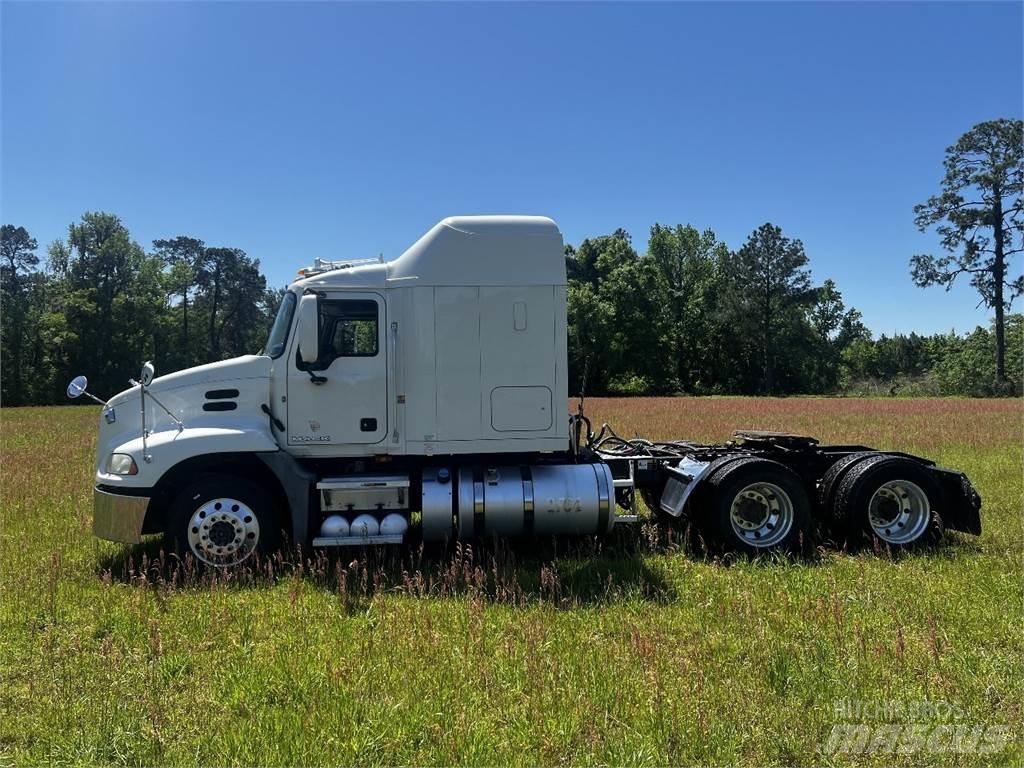 Mack CXU 613 Vlačilci