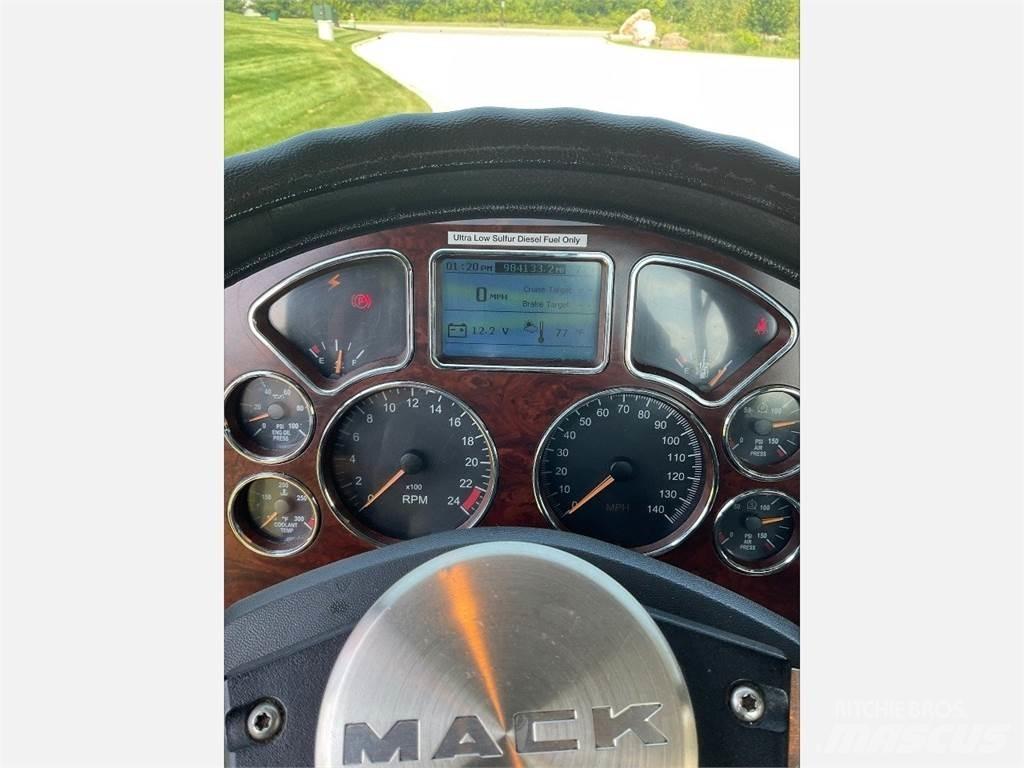 Mack CXU613 Vlačilci