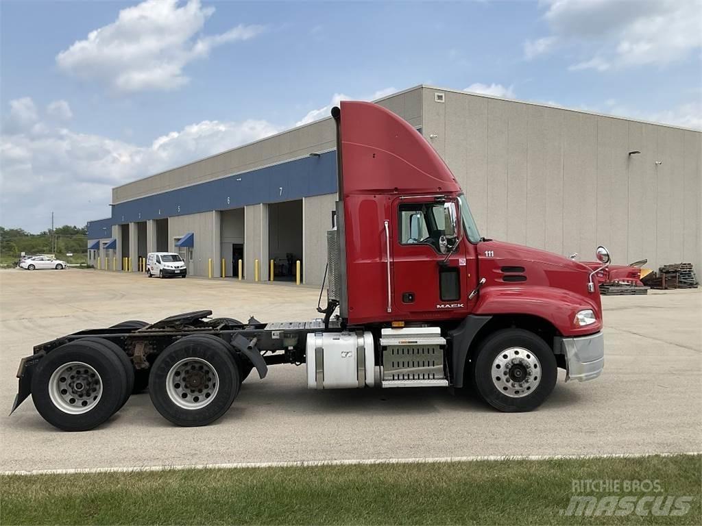 Mack CXU613 Drugi tovornjaki