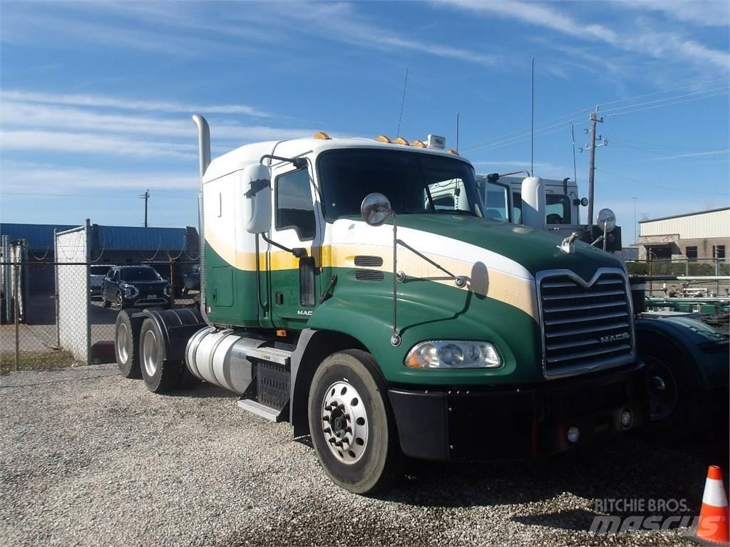 Mack CXU613 Vlačilci