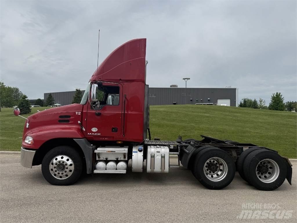 Mack CXU613 Vlačilci