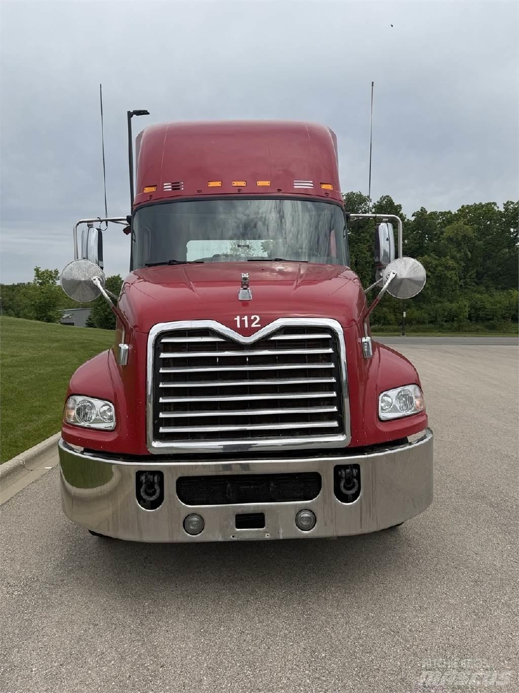 Mack CXU613 Vlačilci