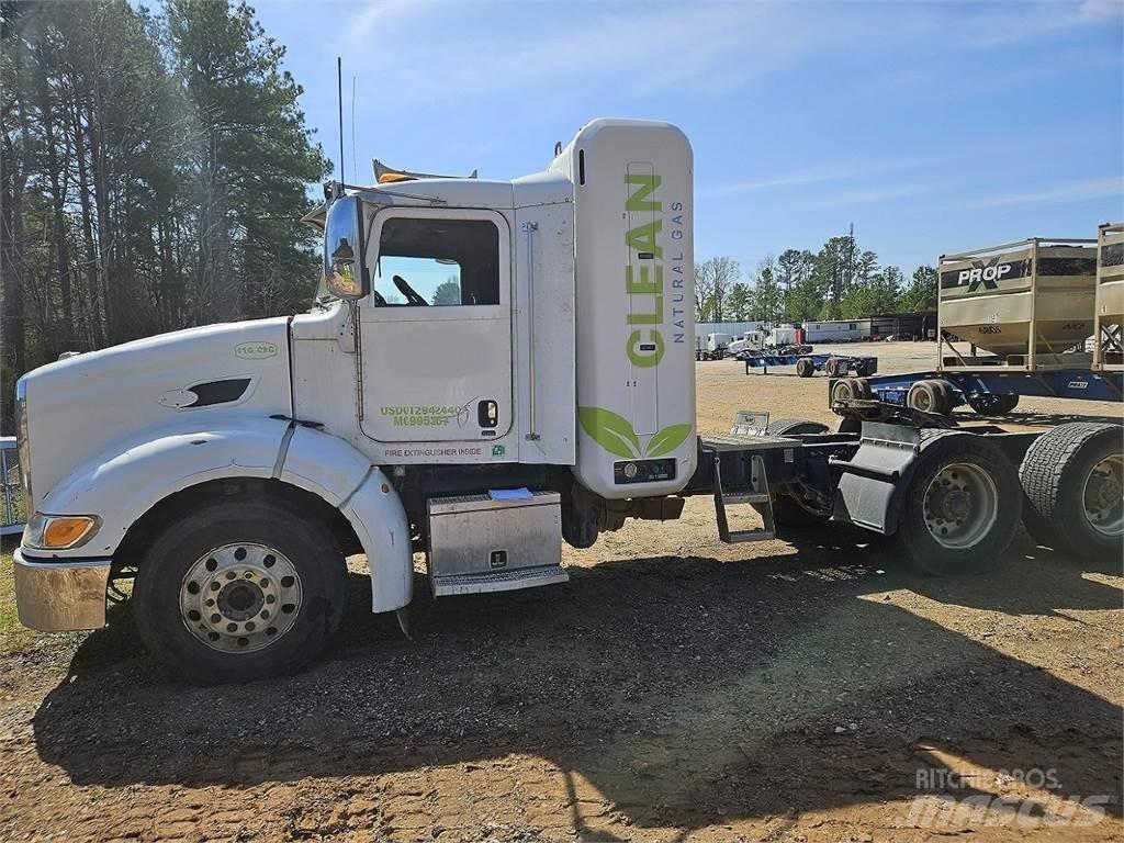 Peterbilt 384 Vlačilci