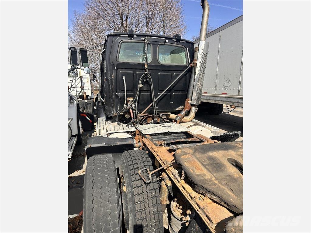 Sterling A9500 Vlačilci