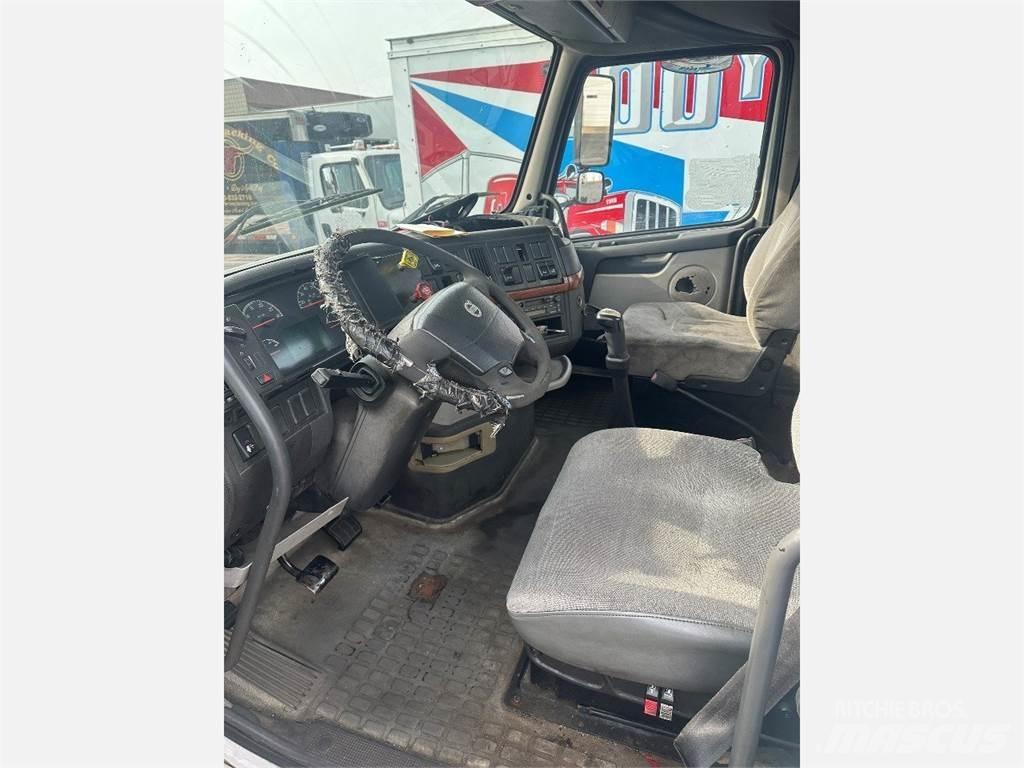 Volvo VNL300 Vlačilci