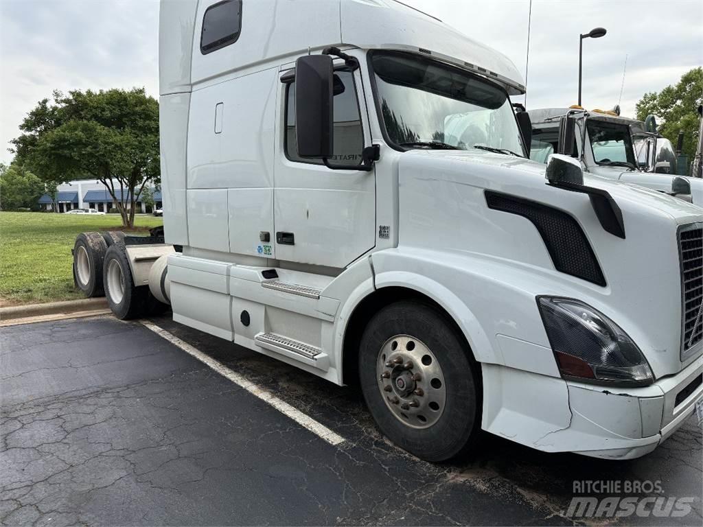 Volvo VNL64T670 Vlačilci