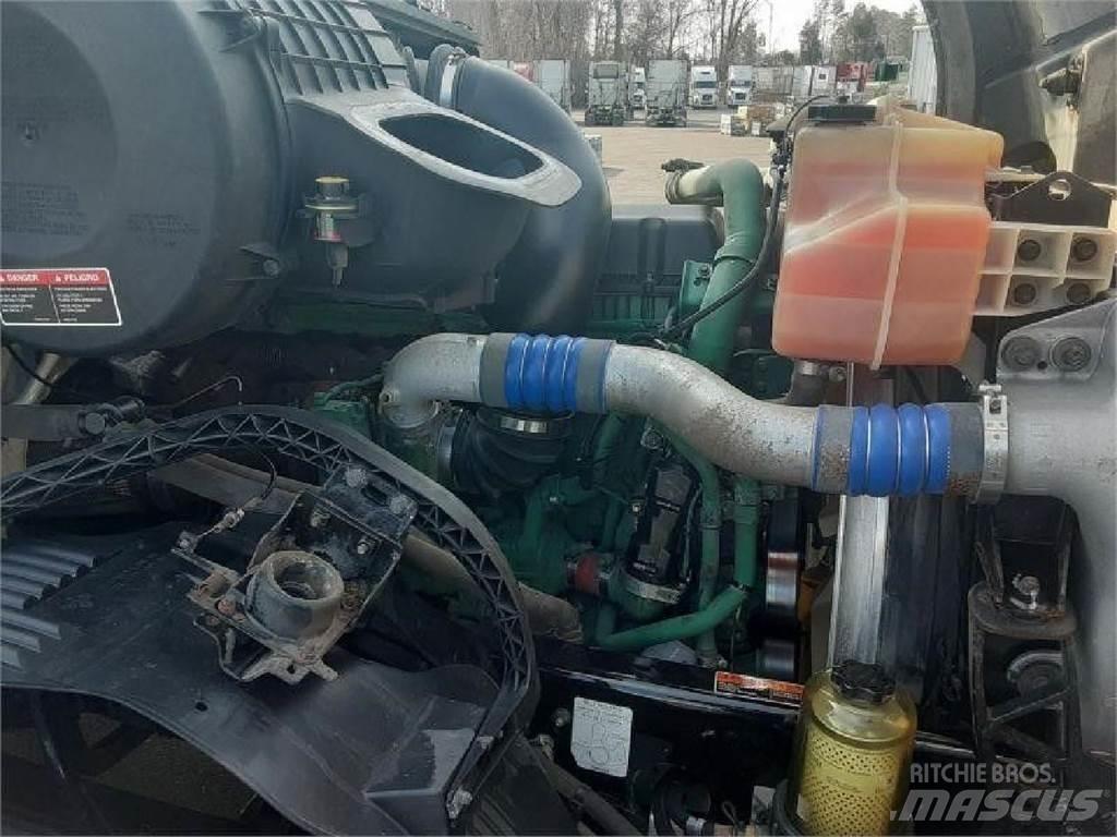 Volvo VNL64T670 Vlačilci