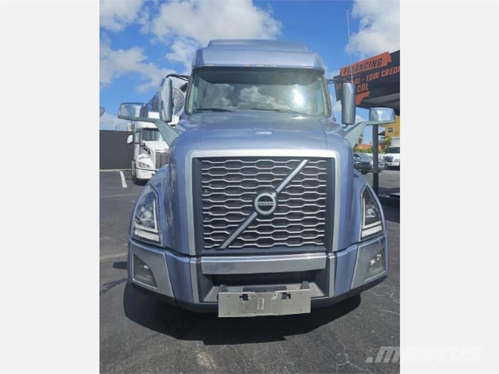 Volvo VNL64T760 Vlačilci