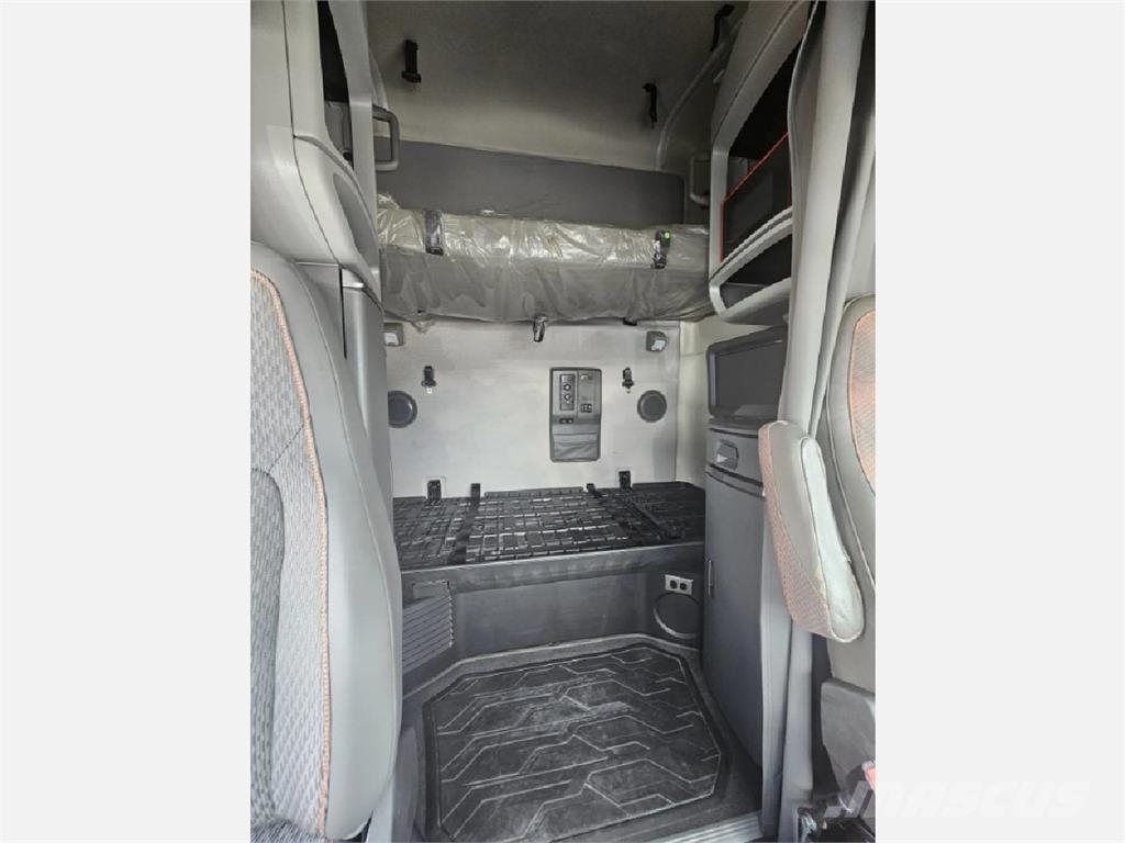Volvo VNL64T760 Vlačilci
