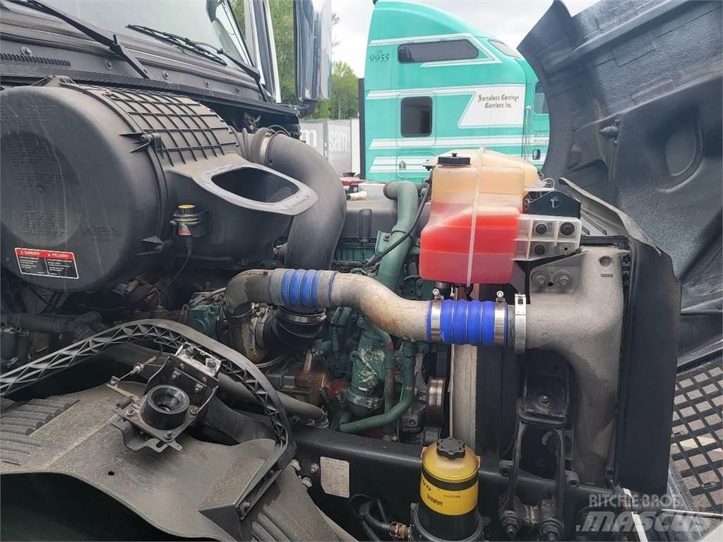 Volvo VNL64T780 Vlačilci