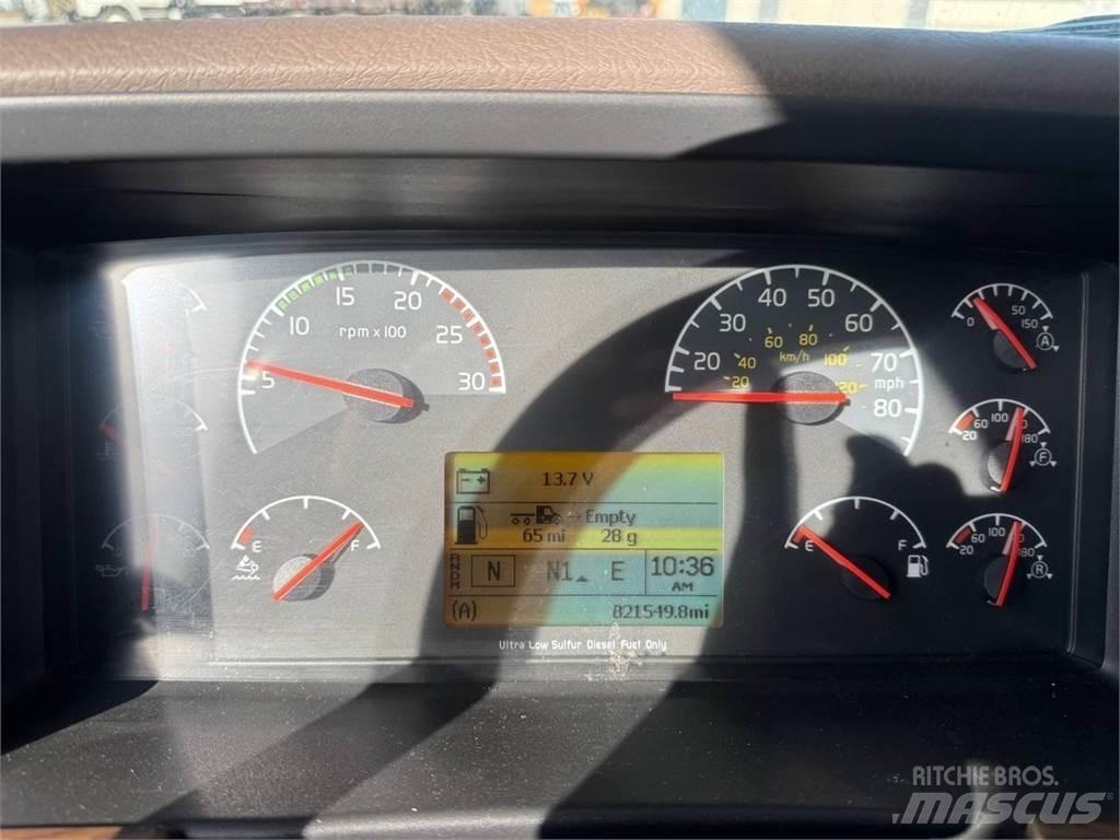 Volvo VNL670 Vlačilci