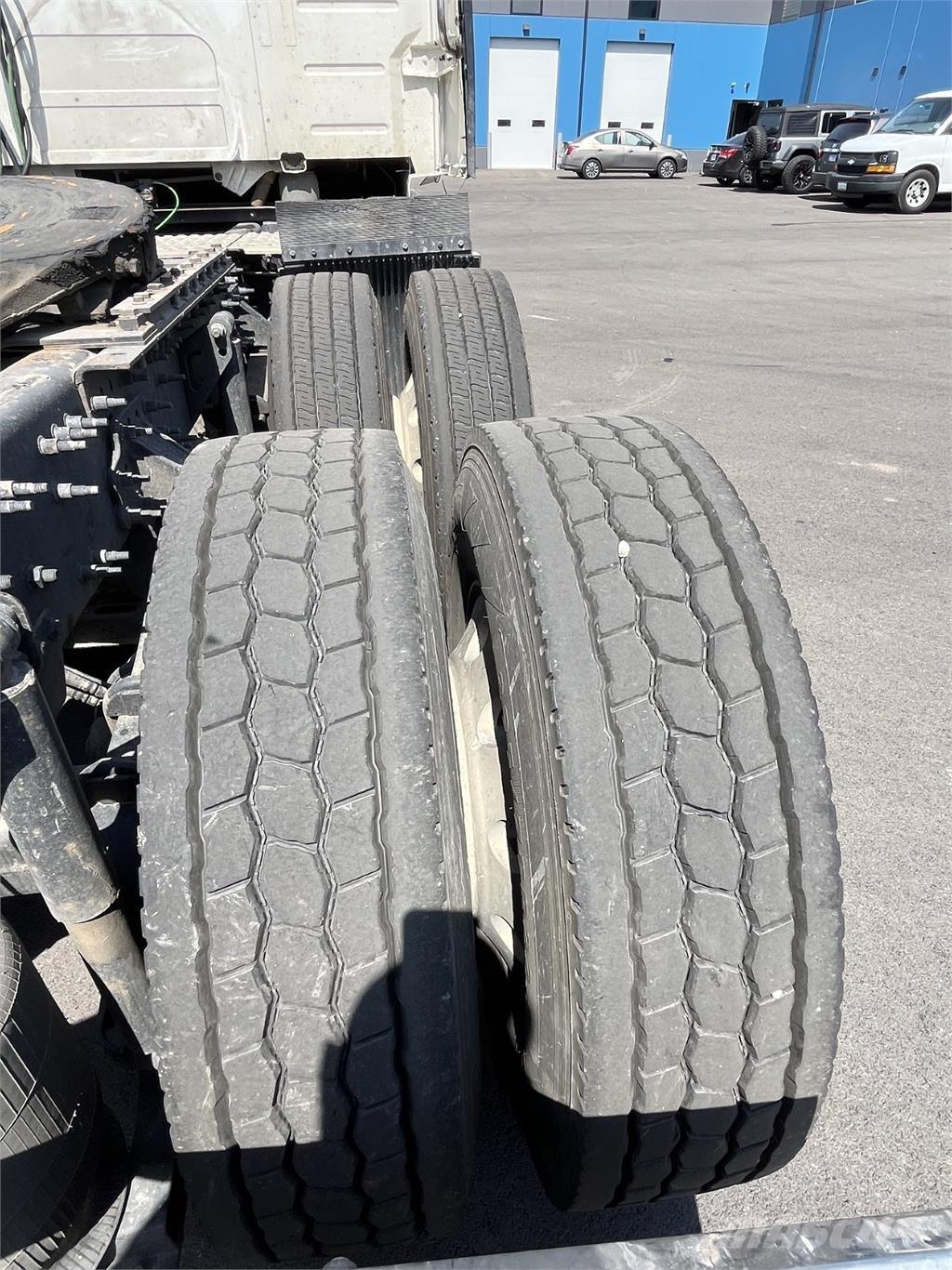 Volvo VNL860 Vlačilci