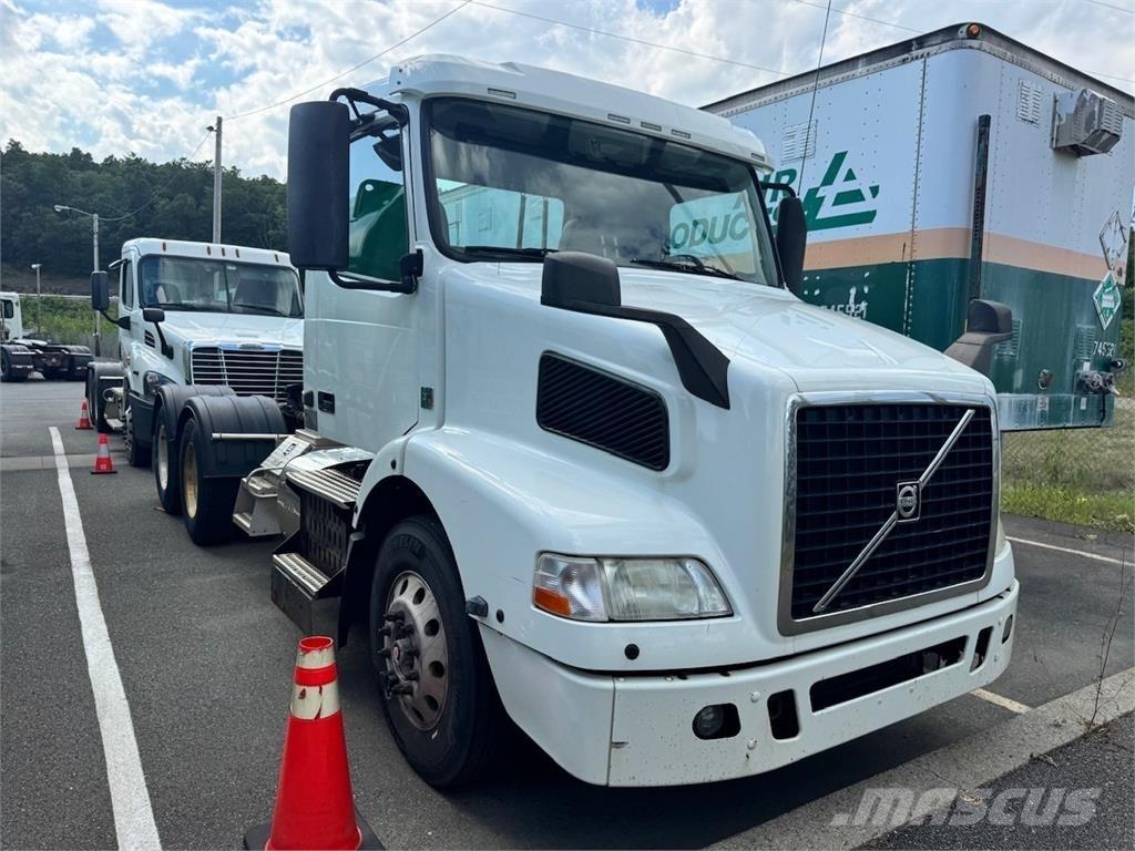 Volvo VNM64T200 Vlačilci