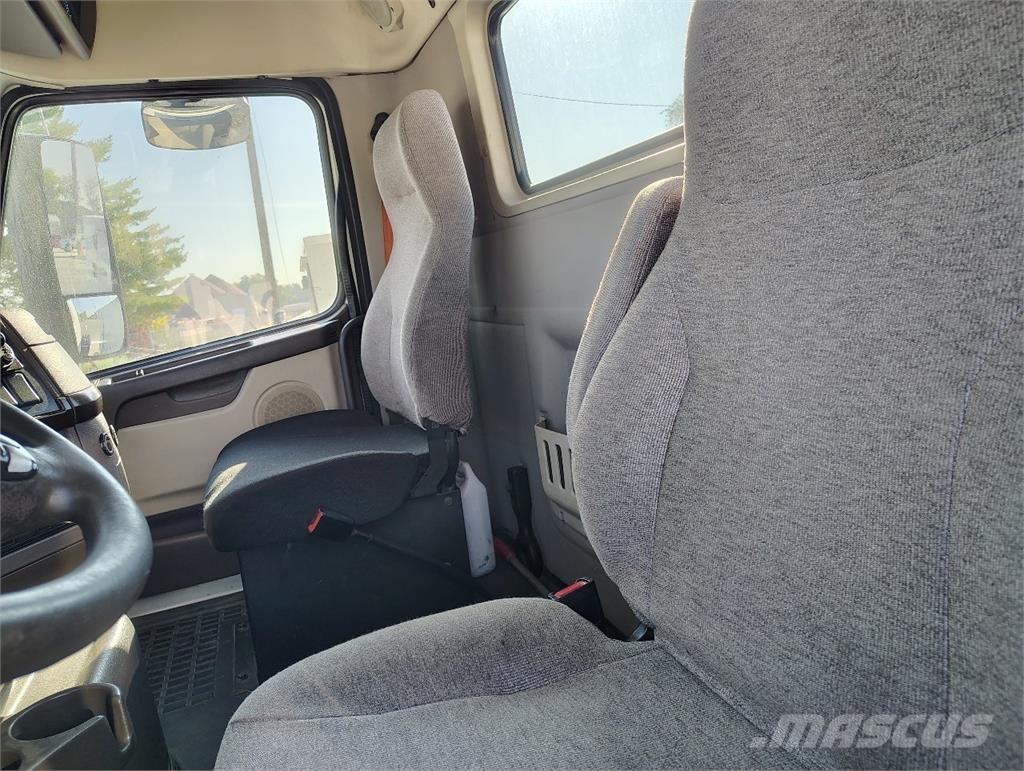 Volvo VNM64T200 Vlačilci