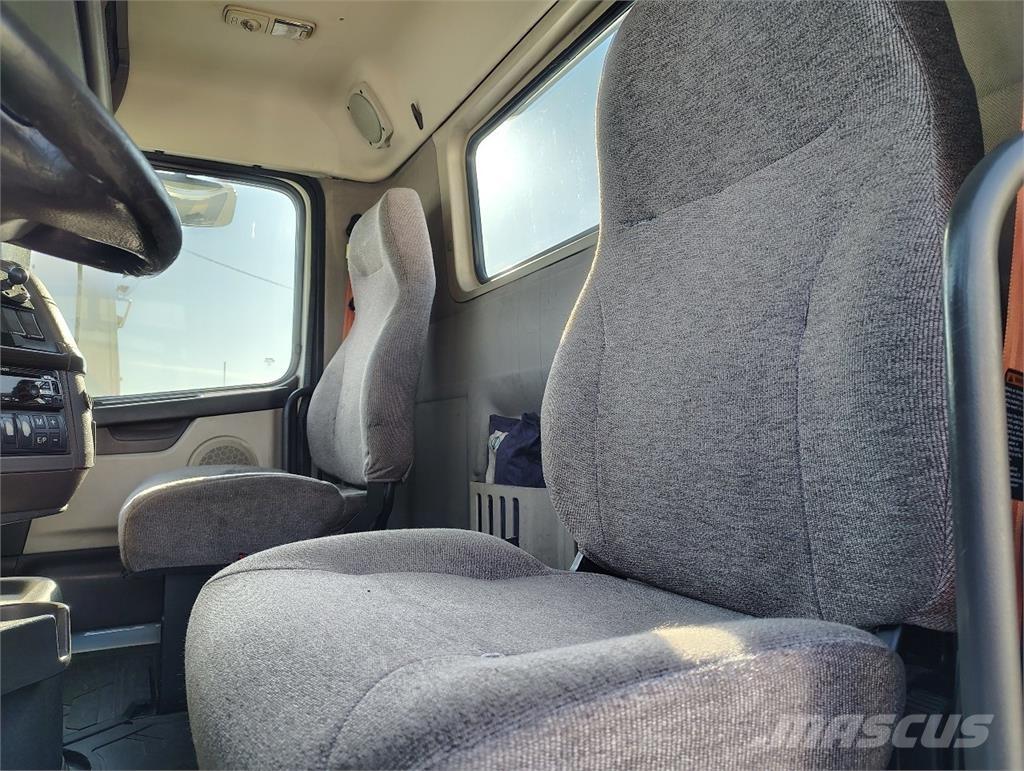 Volvo VNM64T200 Vlačilci