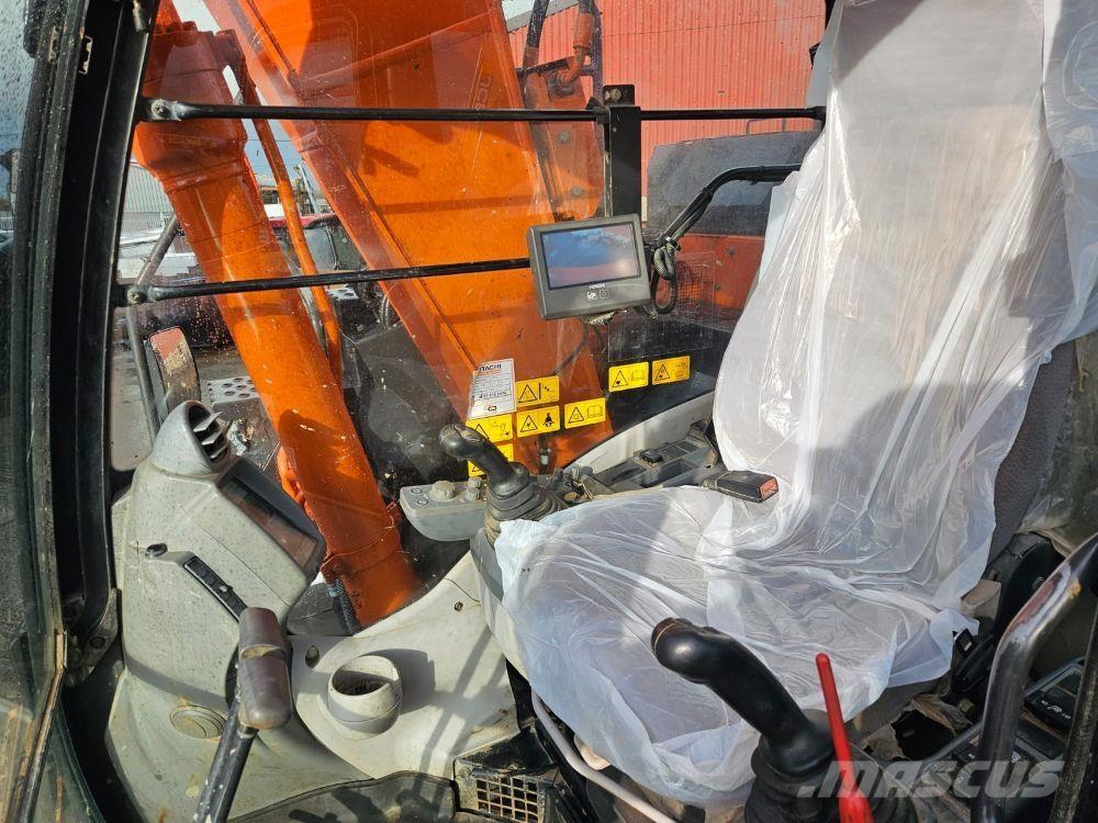 Hitachi ZX135 Bagri goseničarji