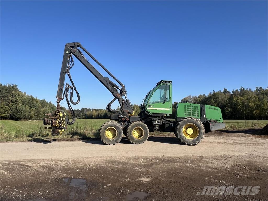 John Deere  Harvesterji