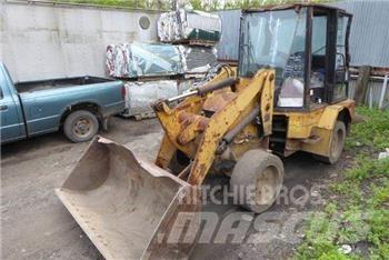 CAT 904B Kolesni nakladalci