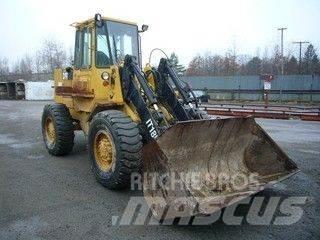 CAT IT18B Kolesni nakladalci