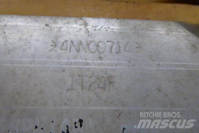 CAT IT24F Kolesni nakladalci