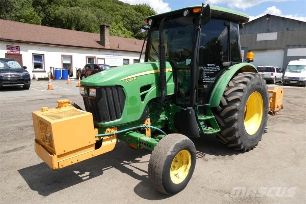 John Deere 5085M Traktorji