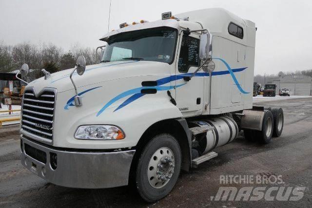 Mack CXU613 Vlačilci