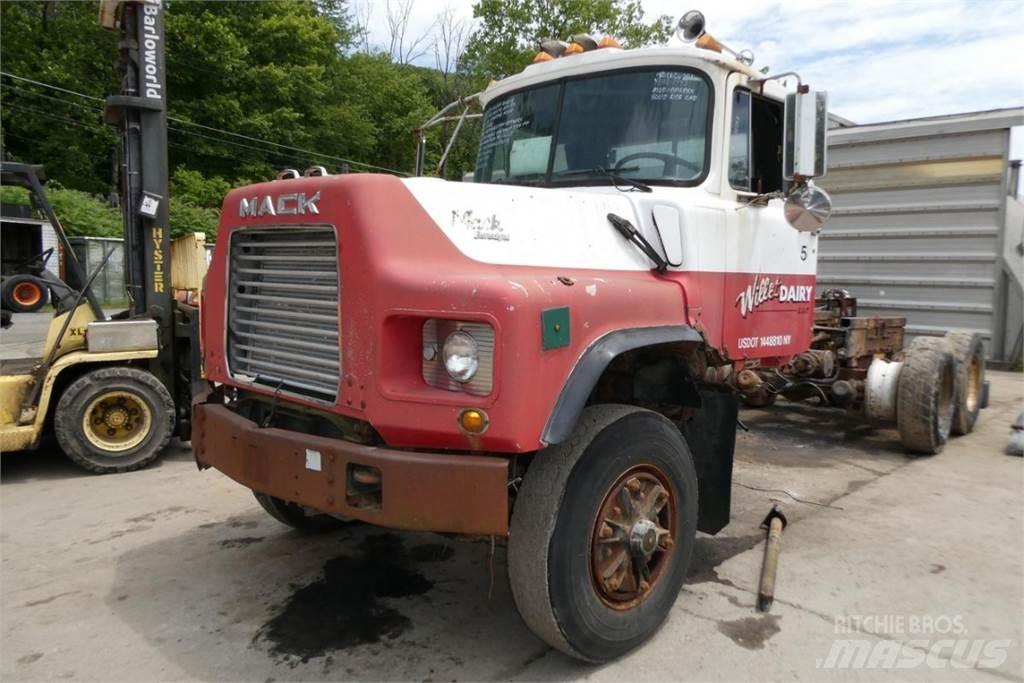 Mack DM688X Tovornjaki-šasije