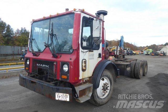 Mack MR688S Tovornjaki-šasije