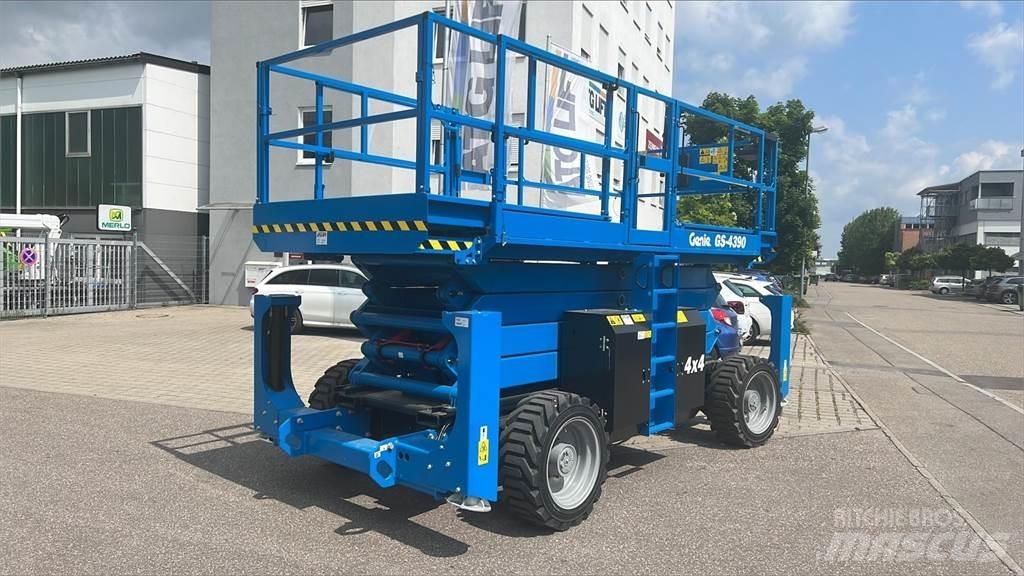 Genie GS-4390RT Škarjaste dvižne ploščadi