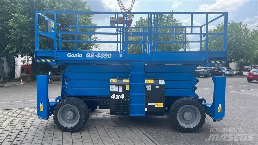 Genie GS-4390RT Škarjaste dvižne ploščadi