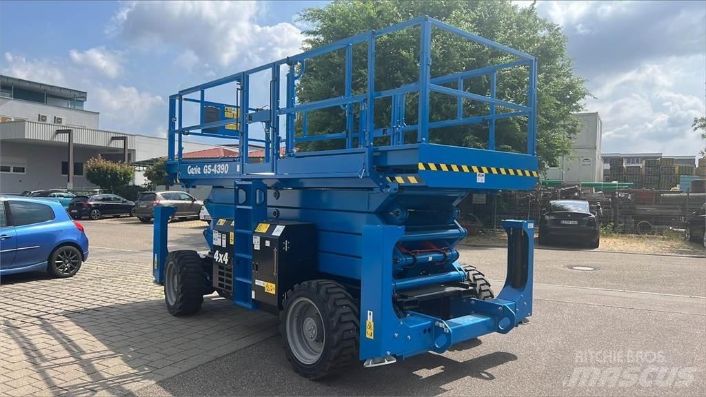 Genie GS-4390RT Škarjaste dvižne ploščadi