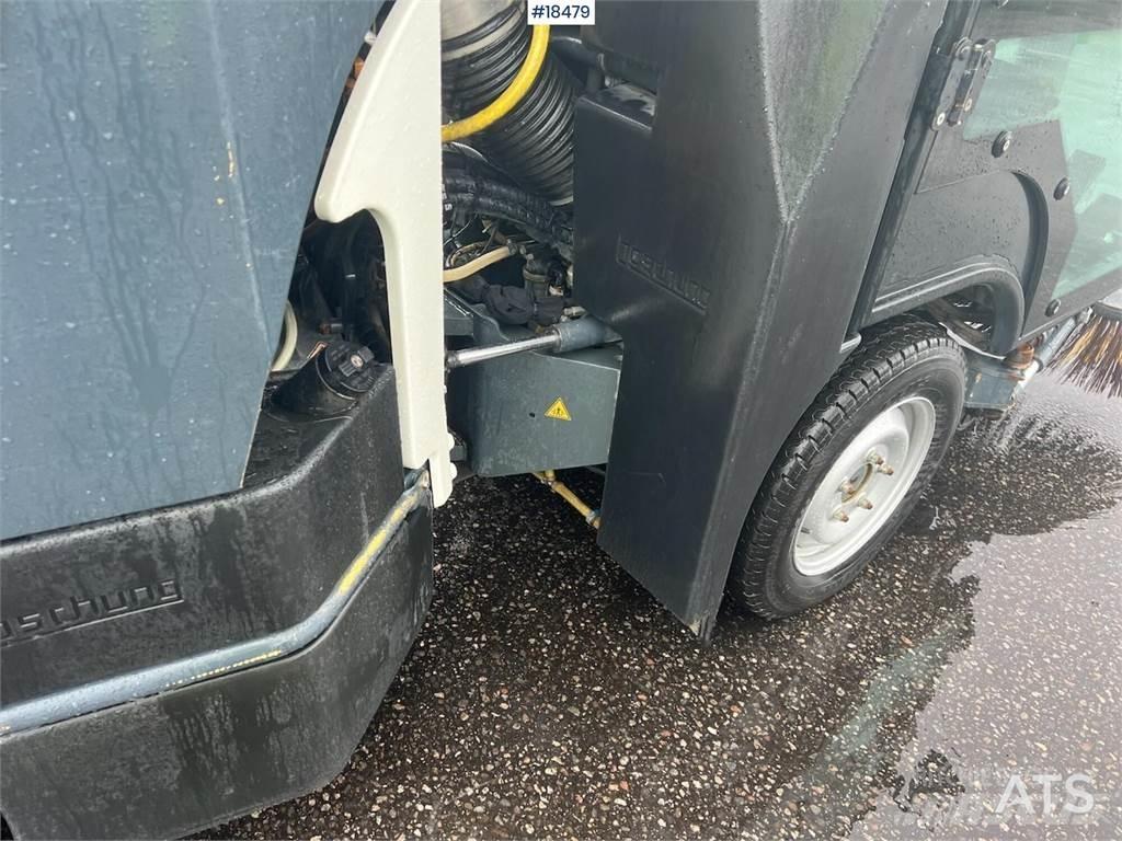 Boschung S2 sweeper Pometalni stroji