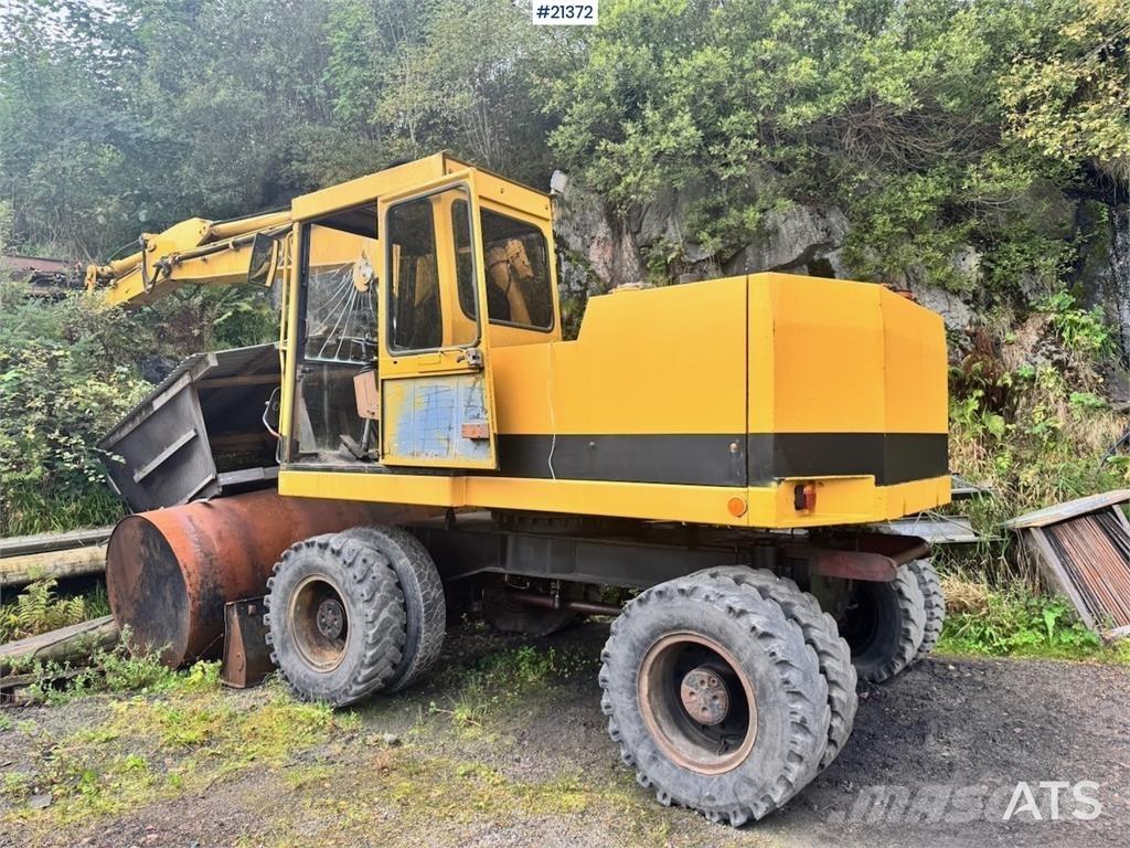 CAT 212B Bagri na kolesih