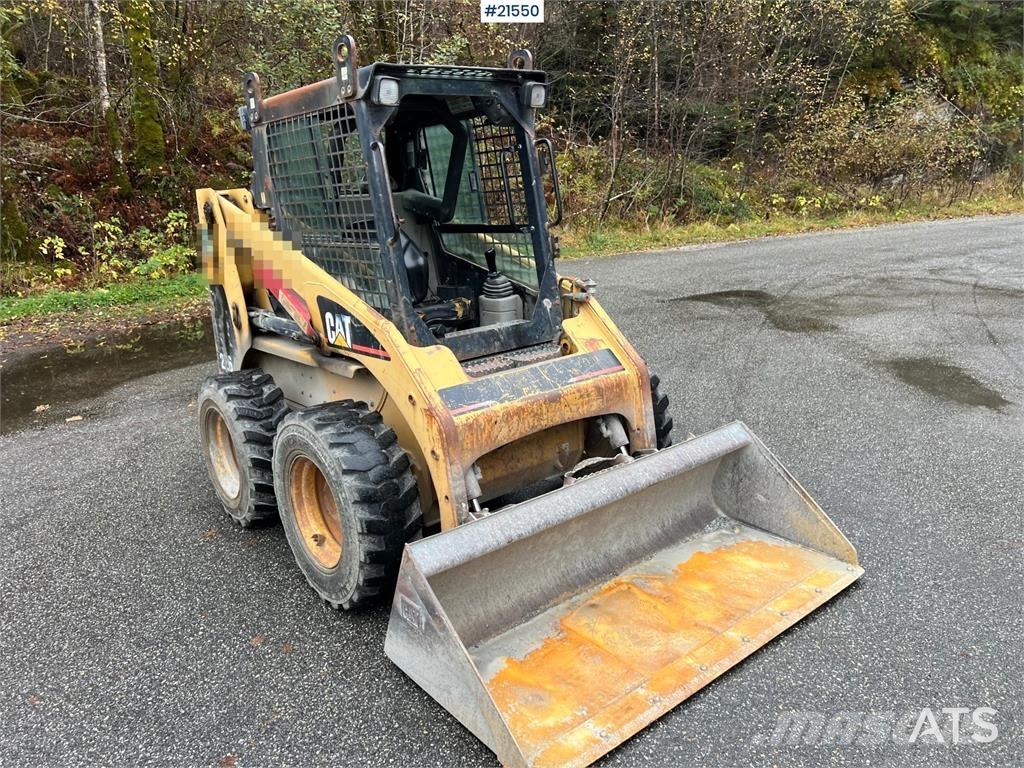 CAT 226 Skid steer mini nakladalci