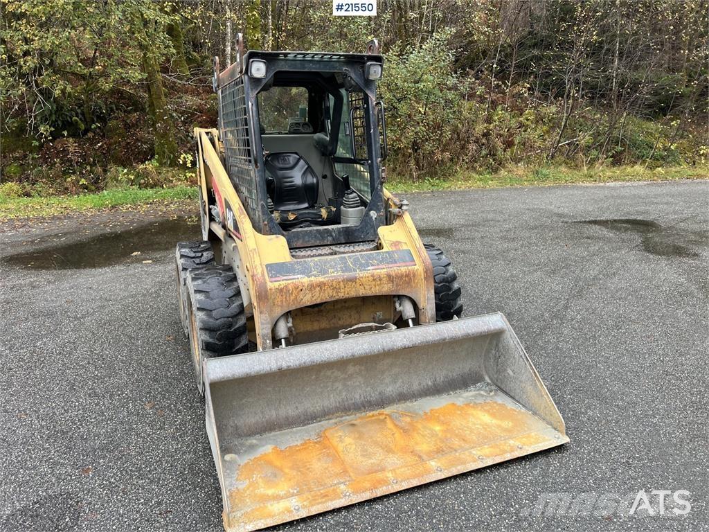 CAT 226 Skid steer mini nakladalci