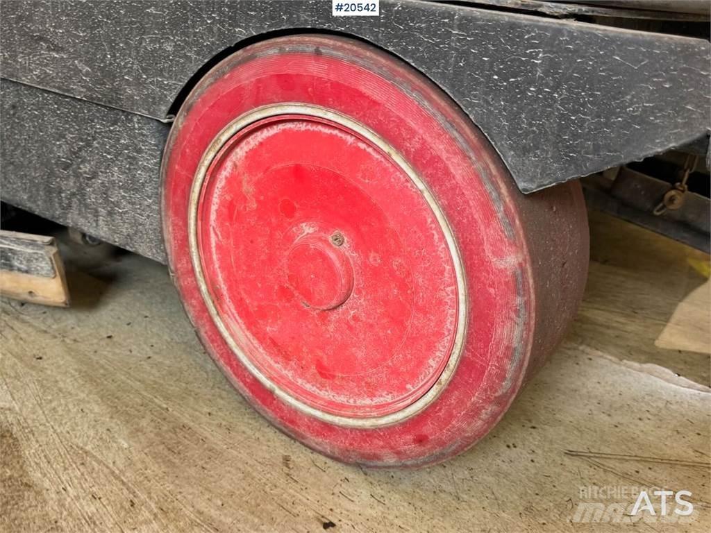 Comac Ultra 100 BS Drugo