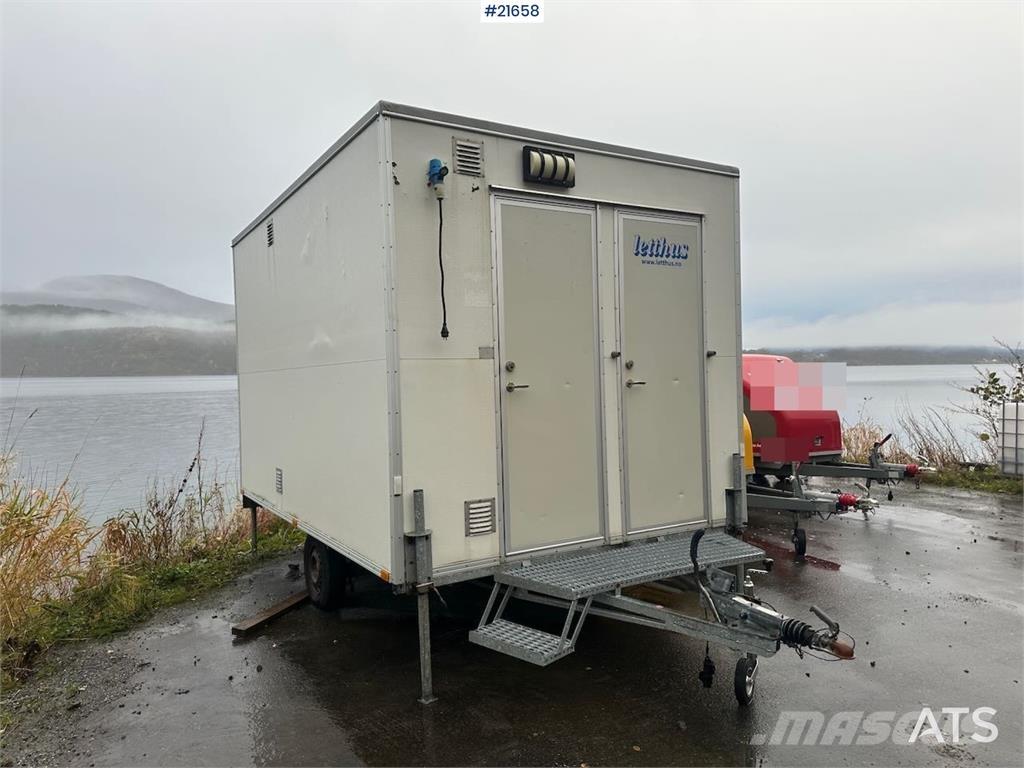  Letthus brakke Bivalni kontejnerji