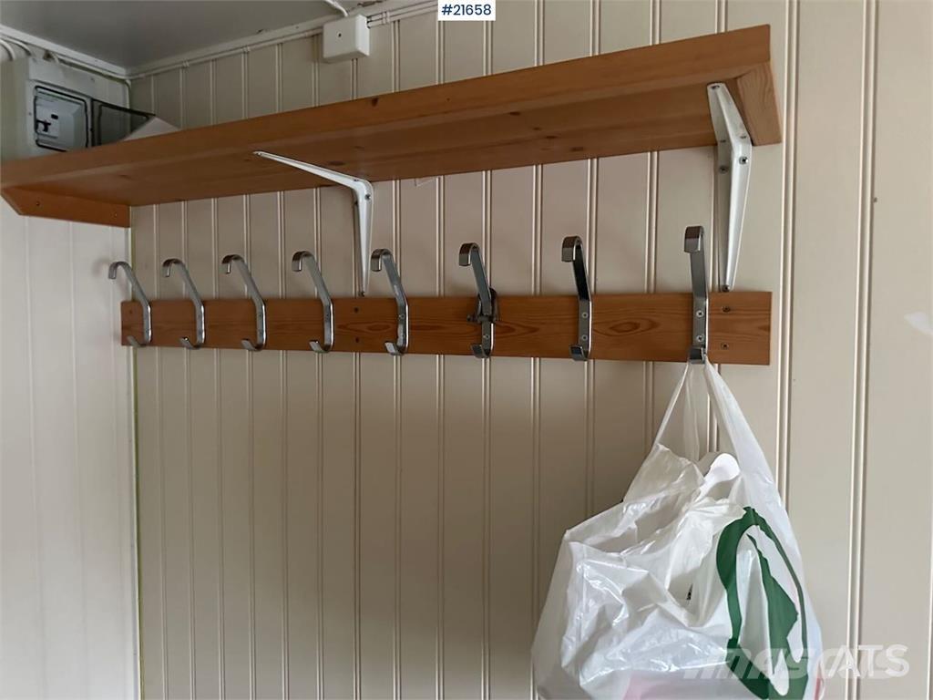  Letthus brakke Bivalni kontejnerji