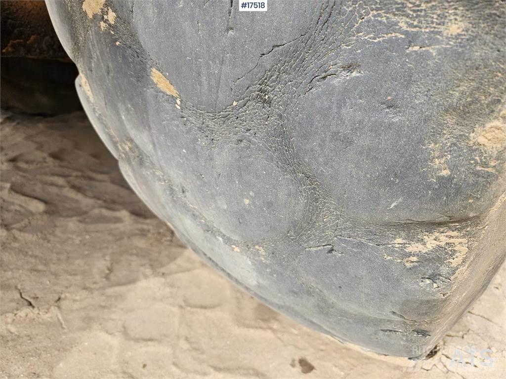 CASE 821C Kolesni nakladalci