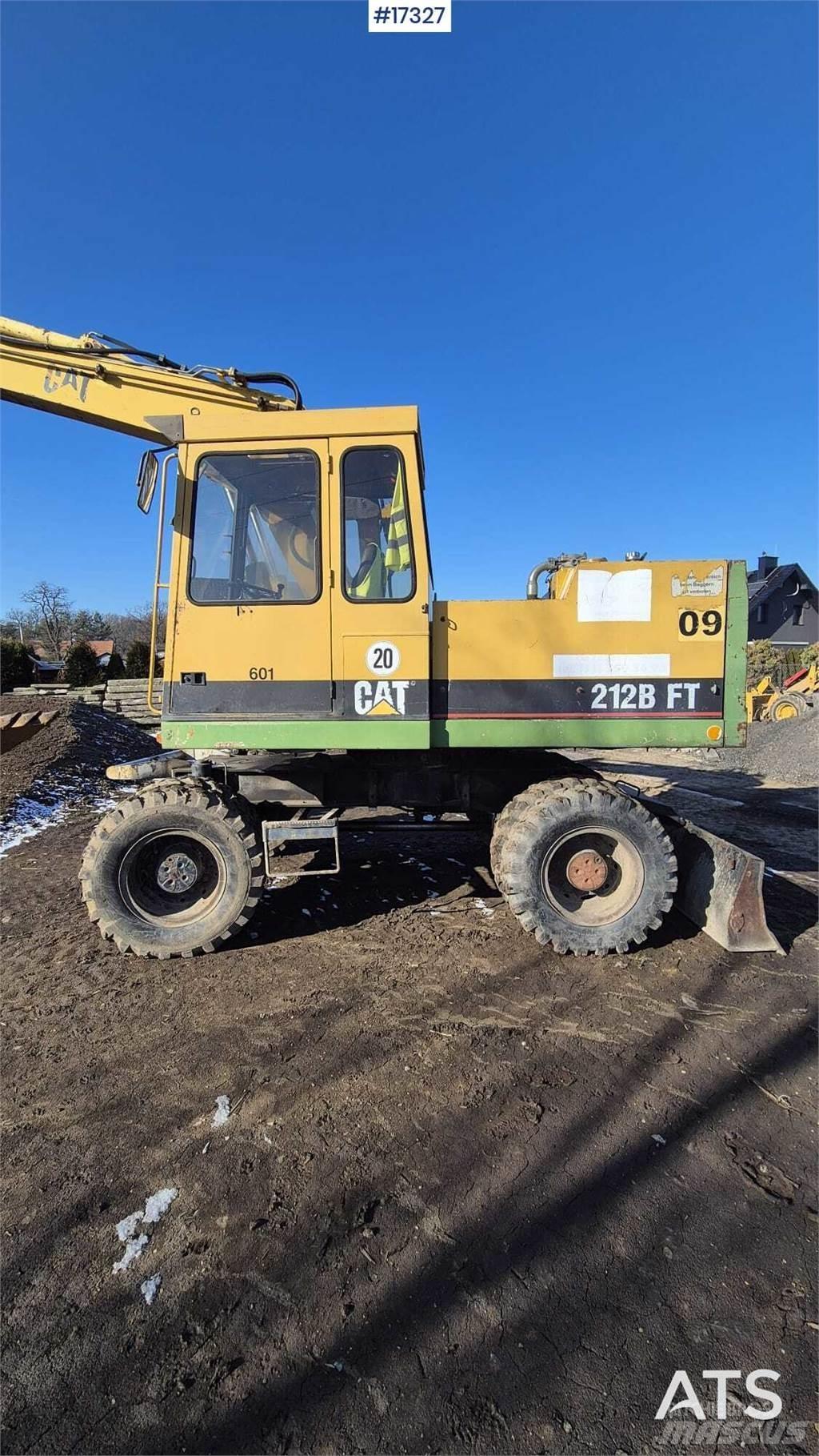 CAT 212BFT Bagri na kolesih