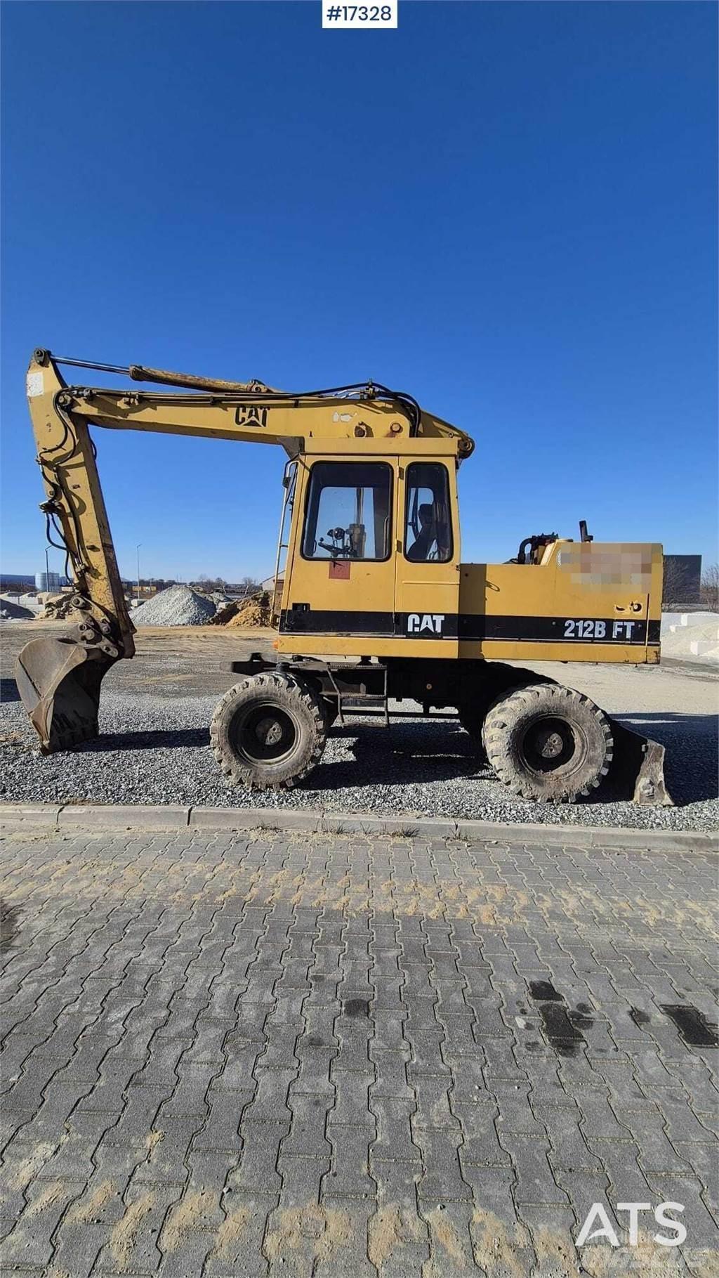 CAT 212BFT Bagri na kolesih