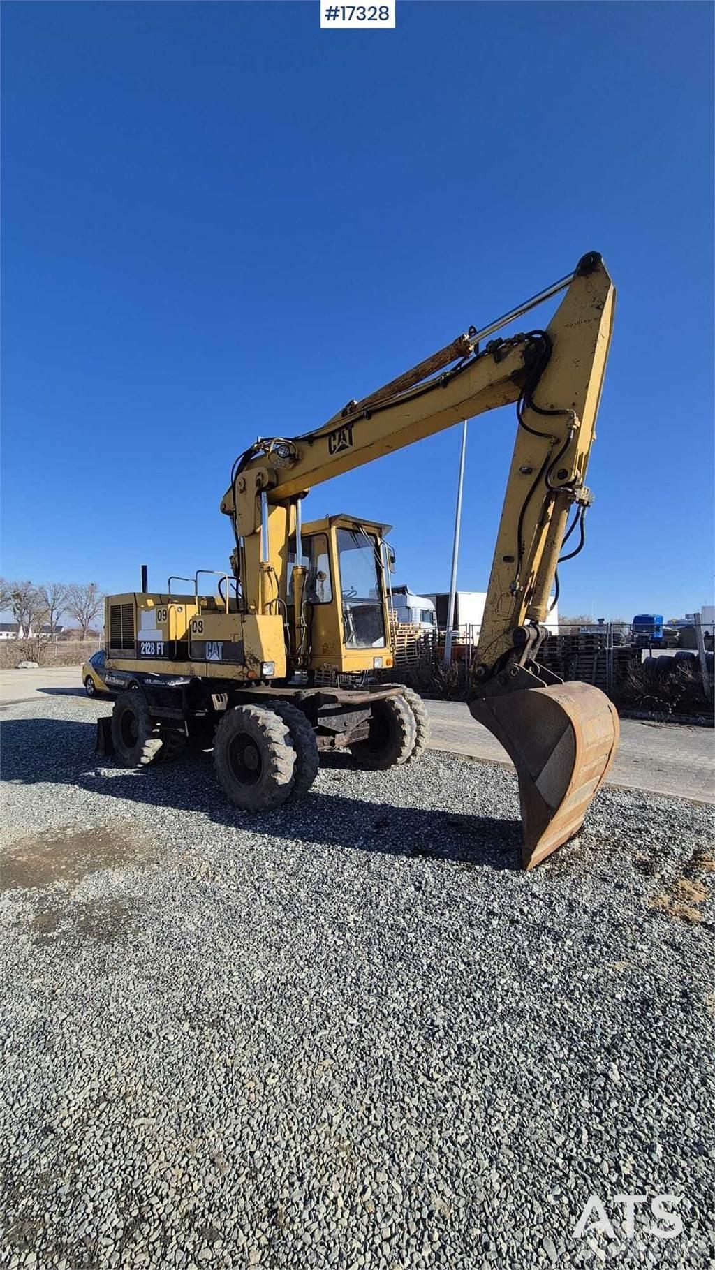 CAT 212BFT Bagri na kolesih