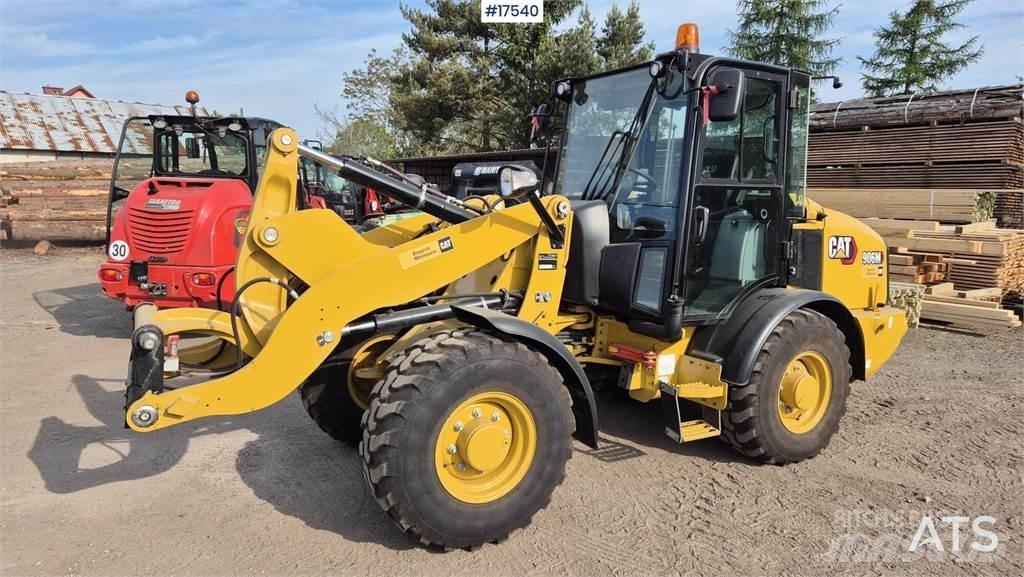 CAT 906M Kolesni nakladalci