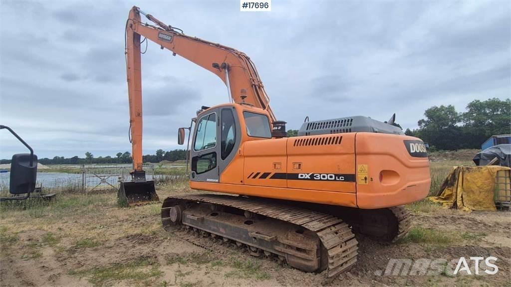 Doosan DX 300 LC Bagri goseničarji