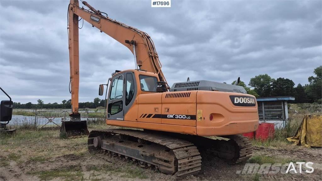 Doosan DX 300 LC Bagri goseničarji