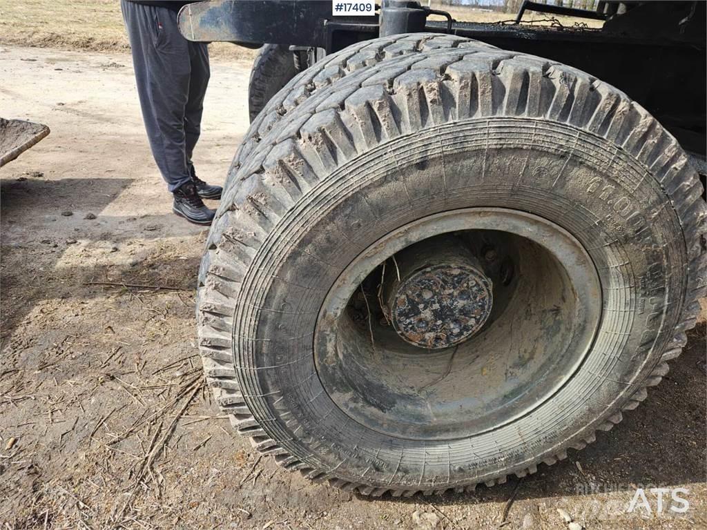 Eder M815B Bagri na kolesih