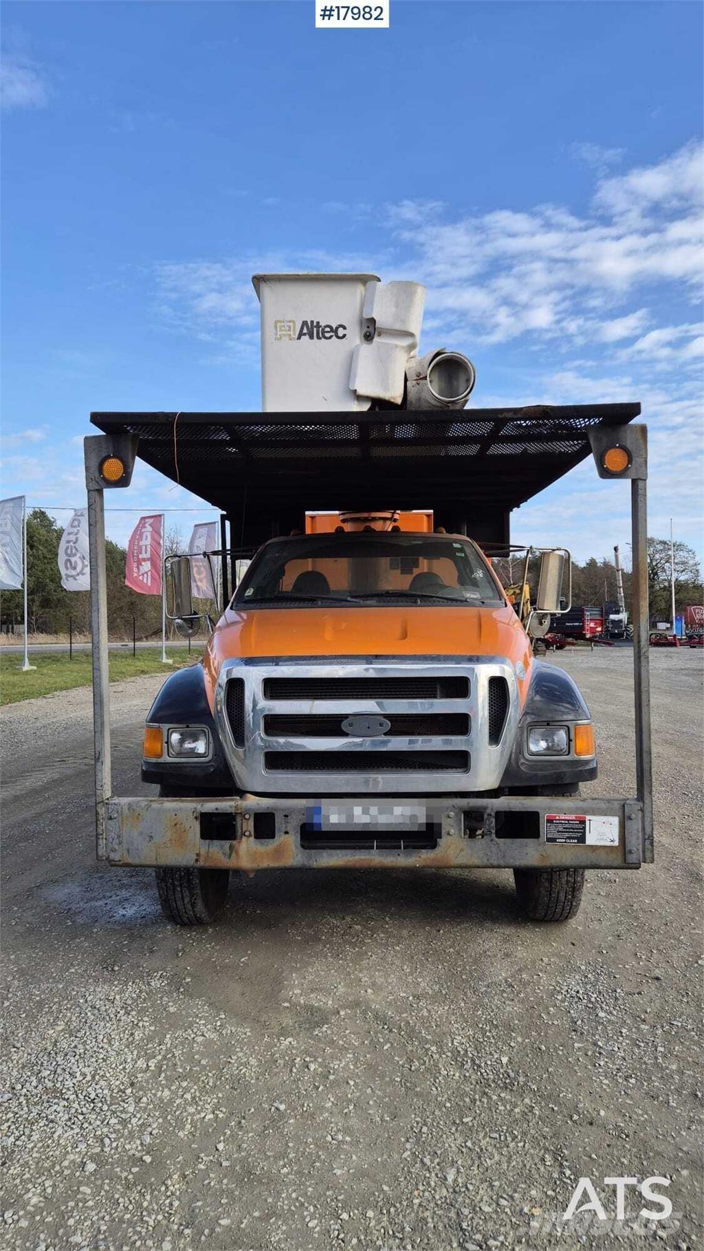 Ford F750 Tovornjaki z žerjavom