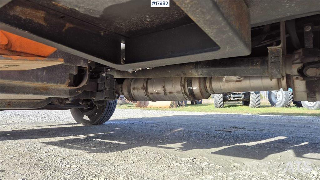 Ford F750 Tovornjaki z žerjavom