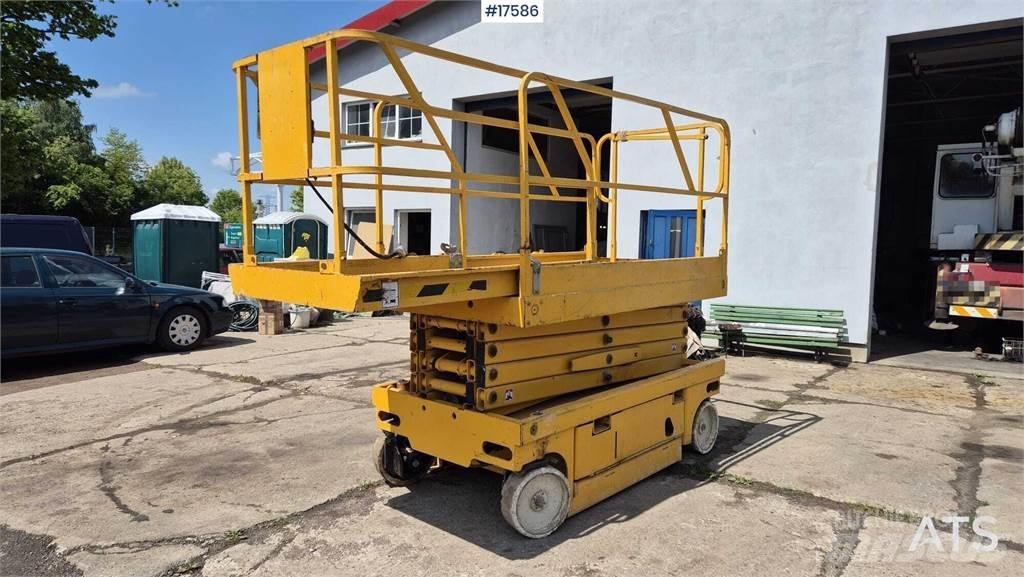 Haulotte Compact 12 Škarjaste dvižne ploščadi